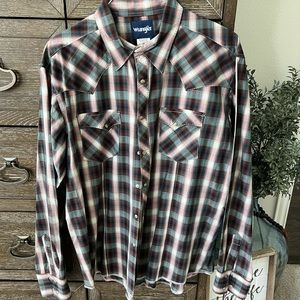 Wrangler pearl snap long sleeve button up shirt